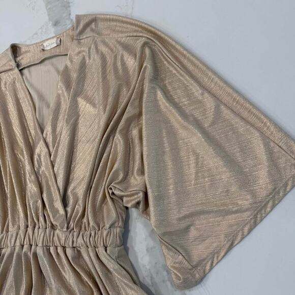 Altar’d State NWT Draped V-Neck Kimono Style Metallic Blouse Women's Small Gold - Picture 4 of 8